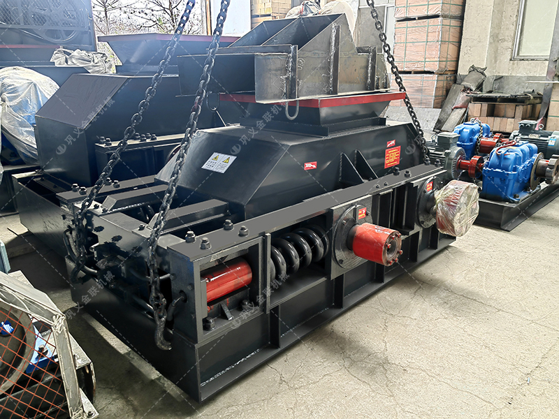 中型彈簧式對輥破碎機設備發往浙江