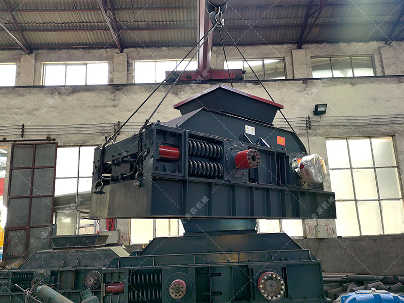 2PG1200x800大型對輥制砂機(jī)發(fā)往陜西商洛